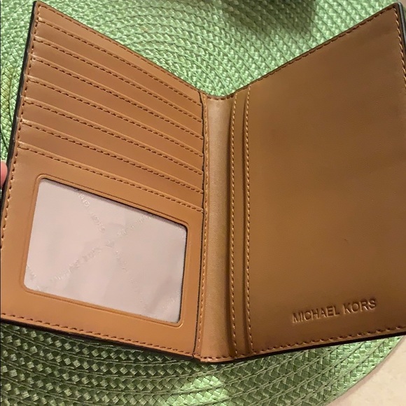 Passport wallet - Picture 2 of 3